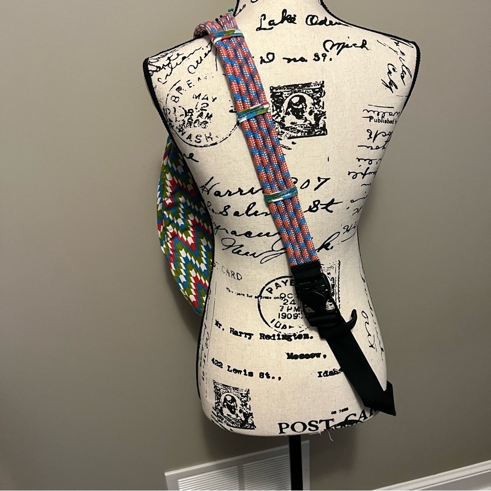 KAVU Colorful Chevron crossbody backpack sling Bag multiple zip pockets - Picture 5 of 12
